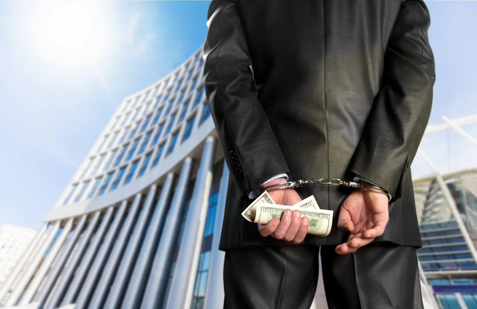 Delito de blanqueo de capitales, qué hacer si te investigan
